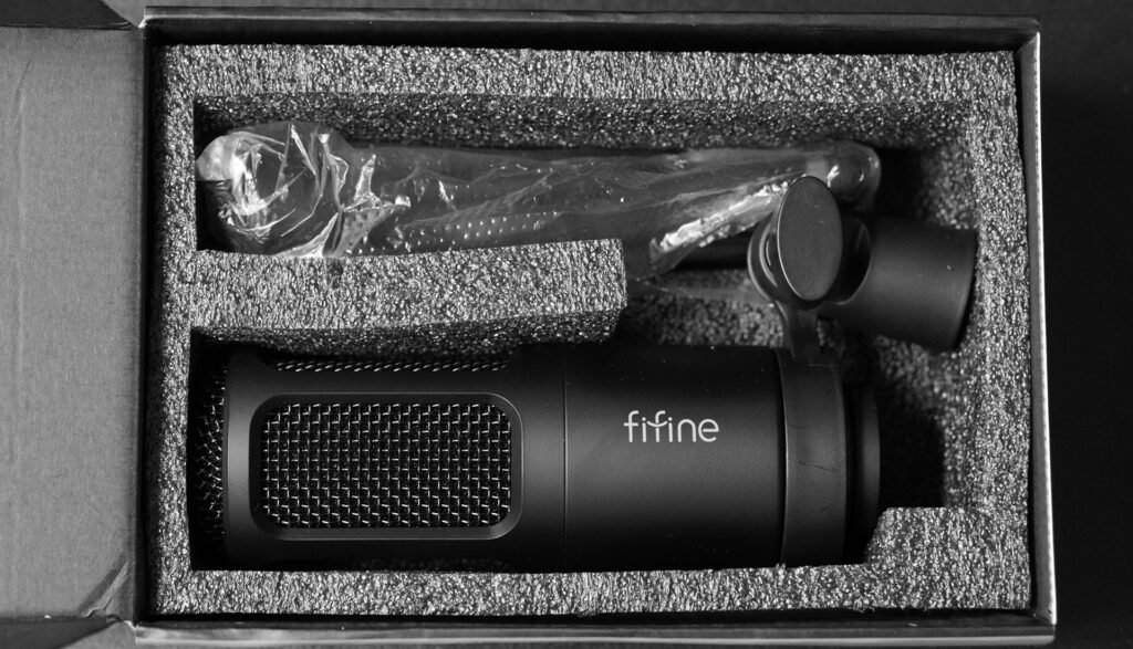FIFINE K669D and accessories the microphone comes with in a box. 